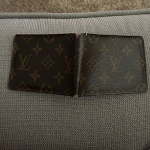 LV WALLET